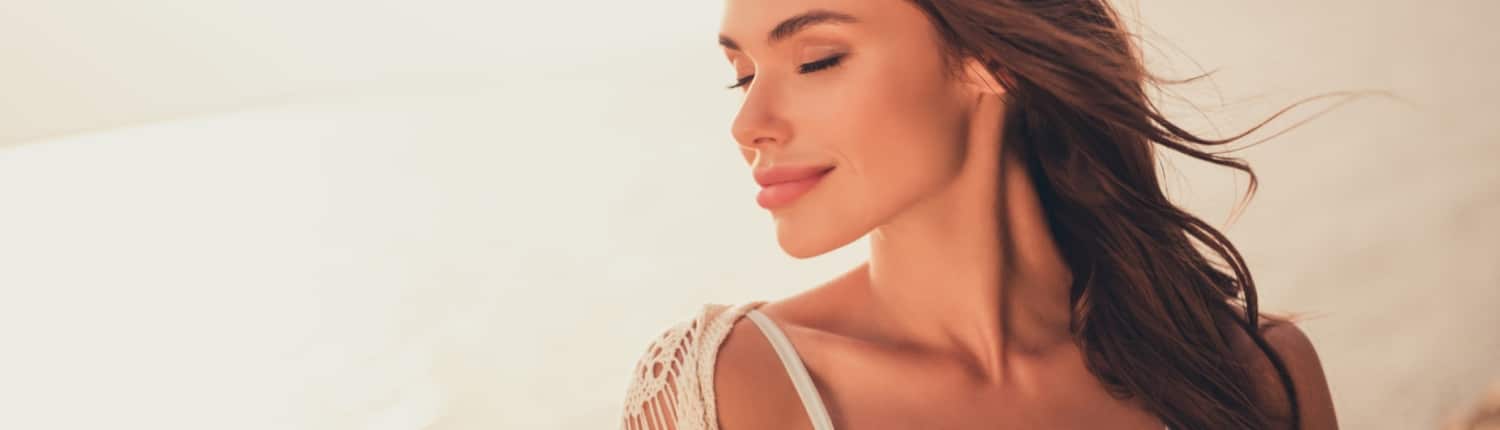 Portrait,Of,Attractive,Dreamy,Cheerful,Long-haired,Girl,Spending,Day,Weekend